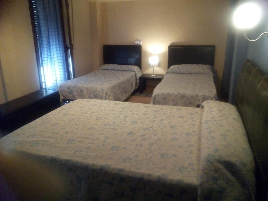 Hostal Sevilla Granada Bagian luar foto
