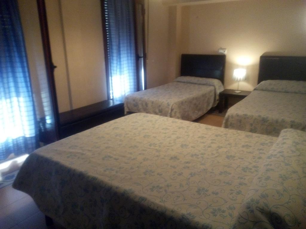Hostal Sevilla Granada Bagian luar foto