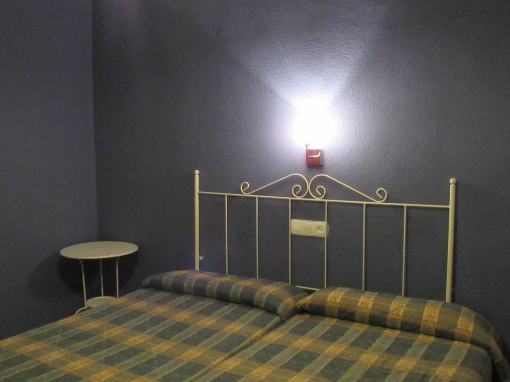 Hostal Sevilla Granada Bagian luar foto