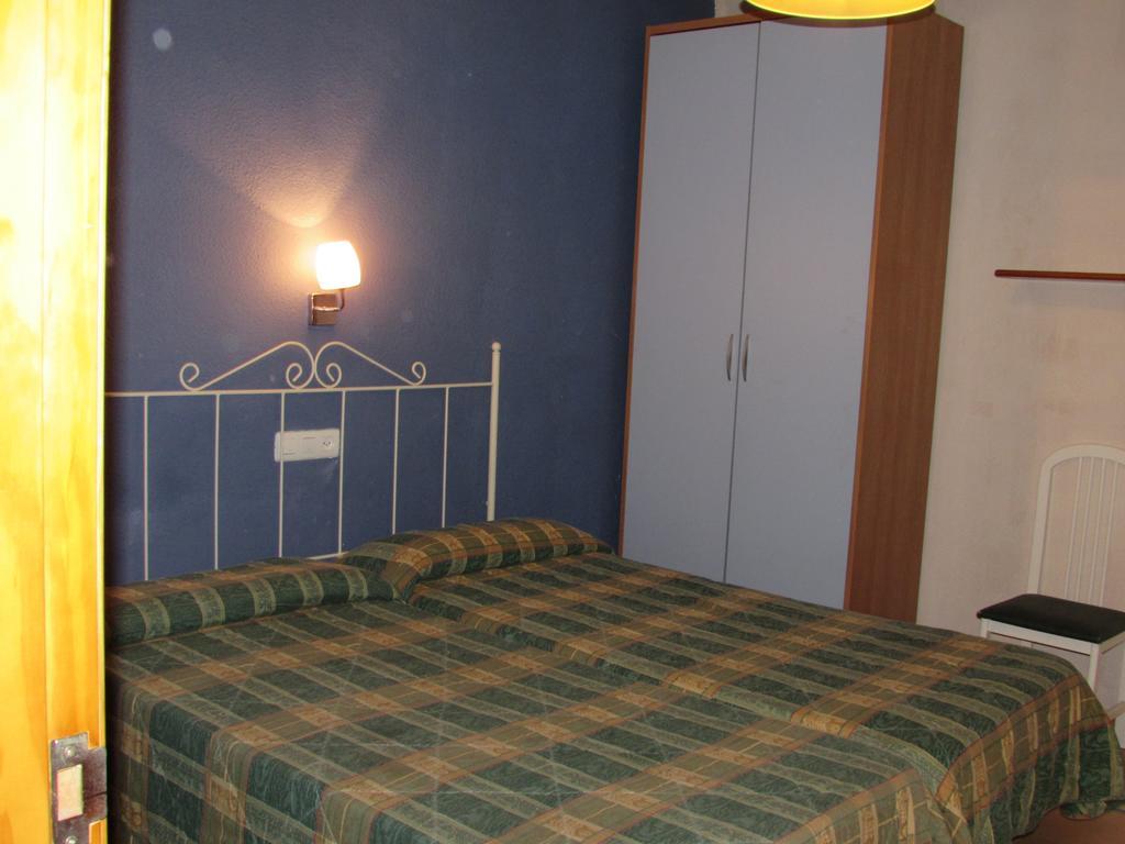 Hostal Sevilla Granada Bagian luar foto