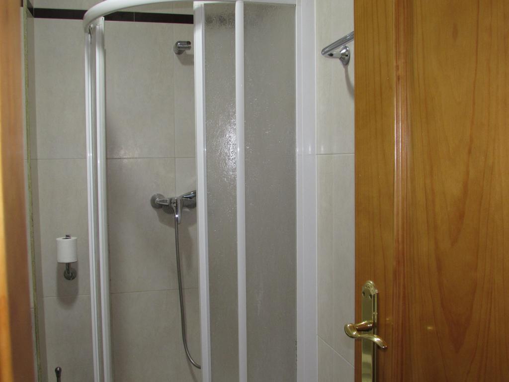 Hostal Sevilla Granada Bagian luar foto